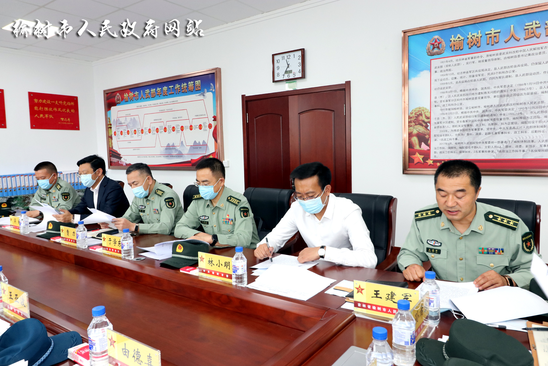 林小明陪同省委常委省军区司令员刘维到我市检查指导工作