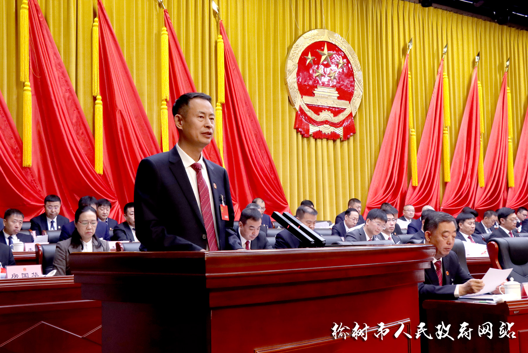 林小明出席榆树市第十九届人民代表大会第一次会议