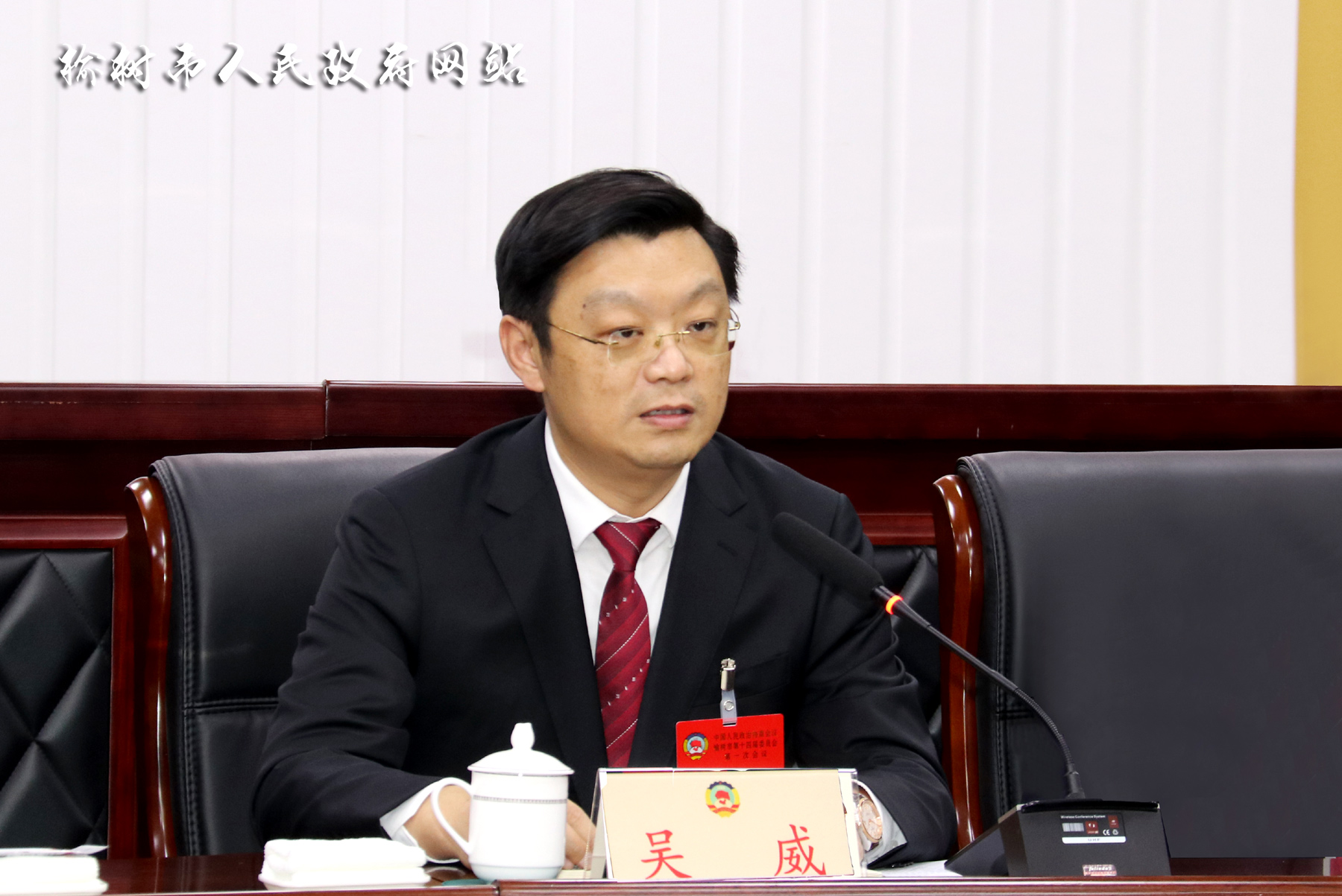 林小明吴威深入政协榆树市十四届一次会议综合讨论组参加讨论